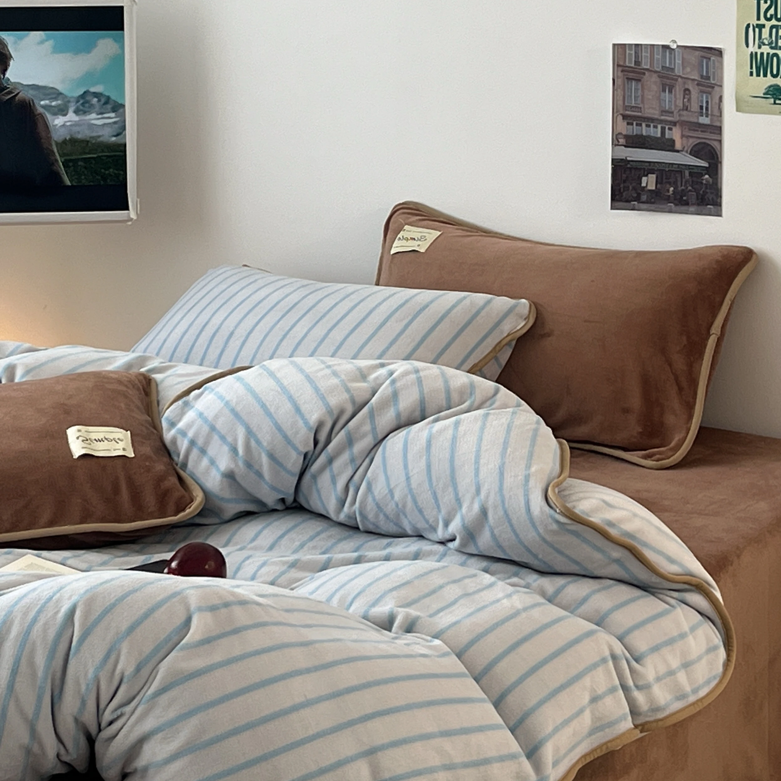 

Hua Face Thiened Coral Fce Bedding Set Soft Milk Velvet Striped Four Piece Bedding Set Comfortable for Autumn Winter