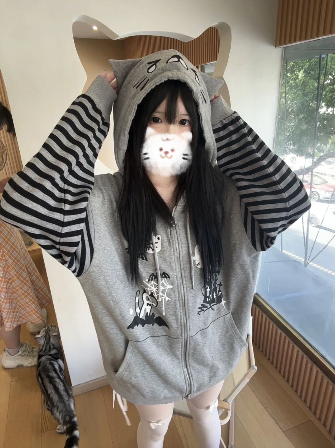 Dark Print Hoodie Women's Loose Fit Long Sleeve Zipper Closure Commute Style Anime Cartoon Pattern Hooded Sweatshirt
