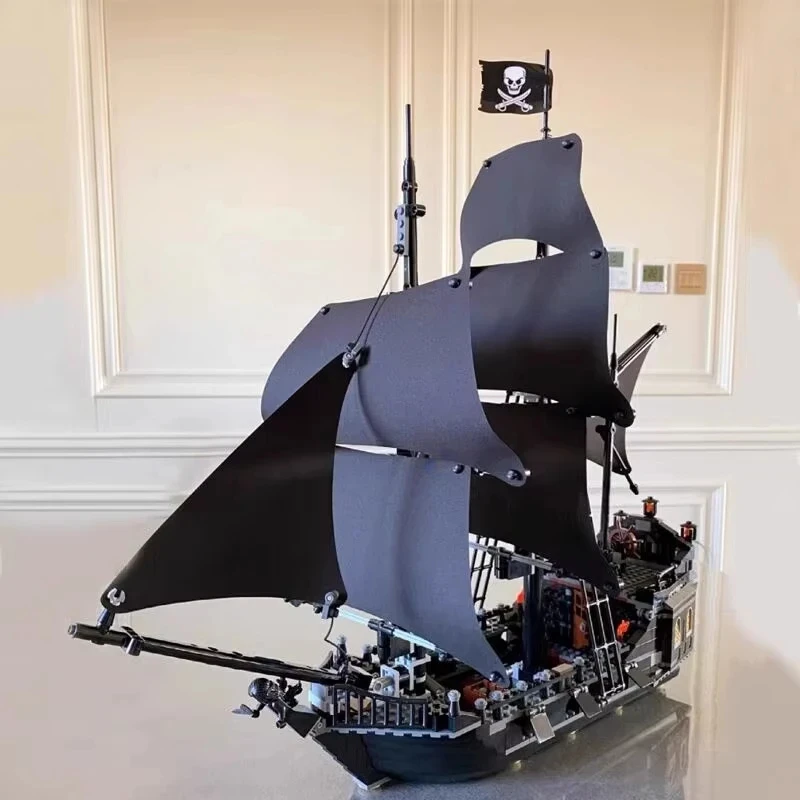 

2862 pieces of the new Pirates of the Caribbean 10365 model Black Pearl figant for boys, a high-difficulty building block toy