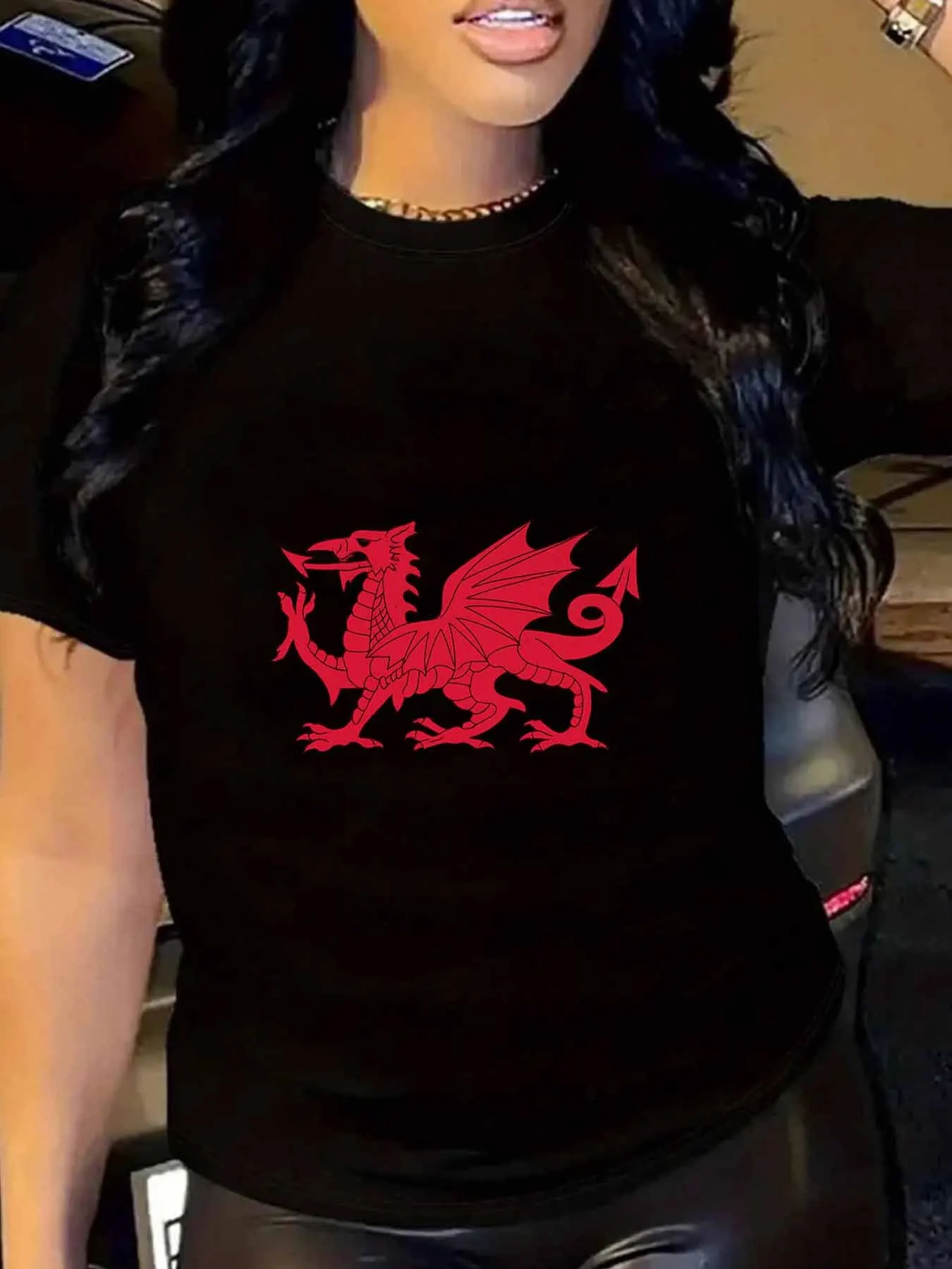 【011430】تيشيرت نسائي بمقاس كبير ورقبة دائرية وأكمام قصيرة مع نصف كم مرن ومطبوعات عصرية #1