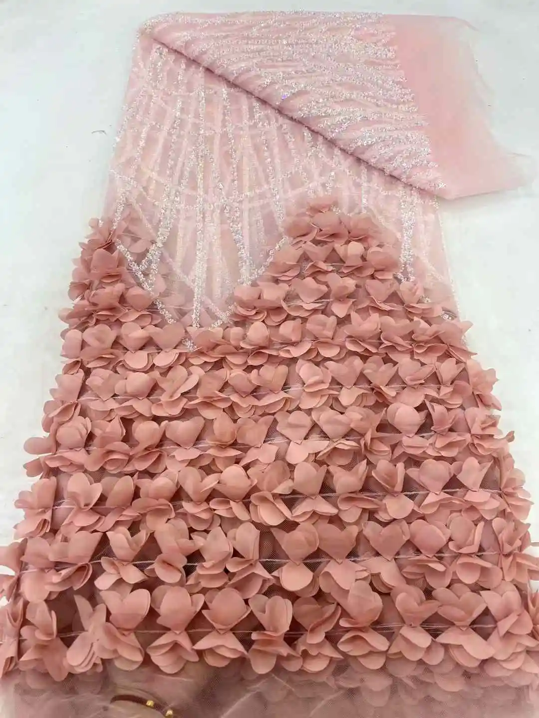 Tissu de conception de luxe fait à la main pour les femmes, plume 3D, filet, dentelle, perles, paillettes pour les femmes exécutives, robe de mariée, mode de qualité supérieure, offre spéciale