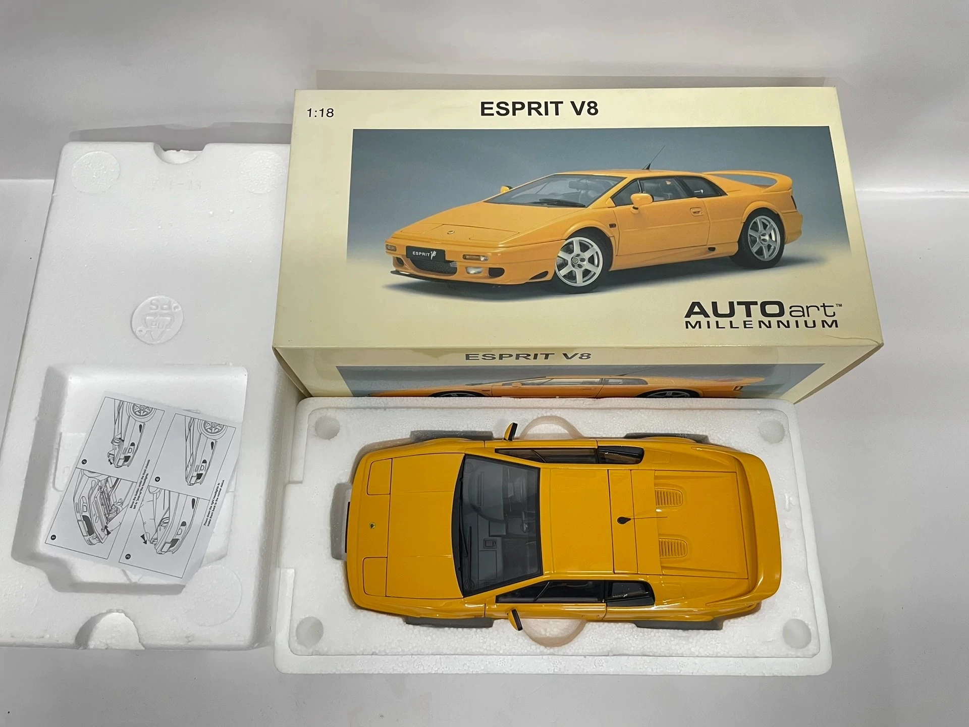 Autoart 1:18 Esprit V8 Yellow Simulation Limited Edition All Open Alloy Metal Static Car Model Toy Gift