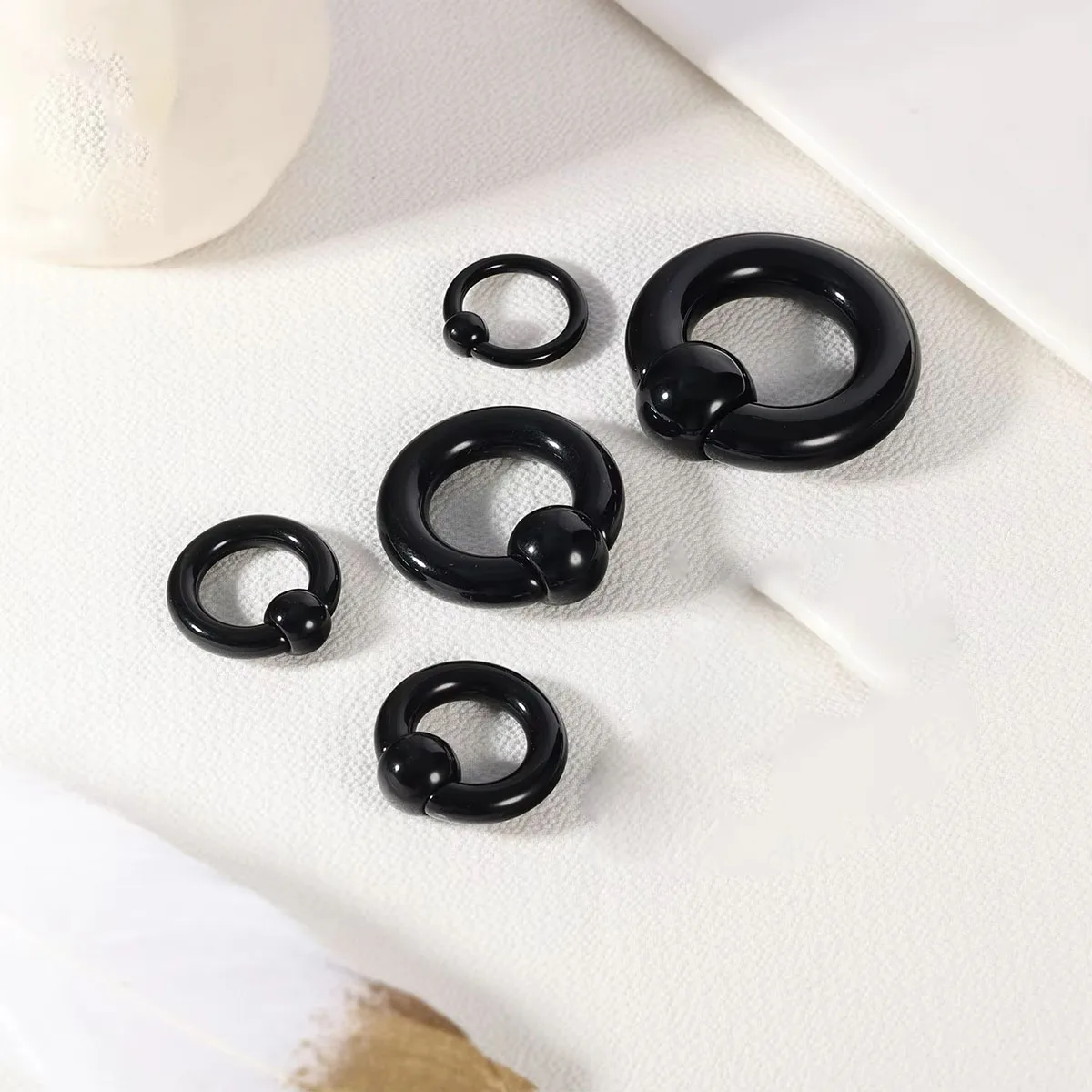1 PC ring bead acrylic earplugs, black large-sized ear extender, ear expansion perforator