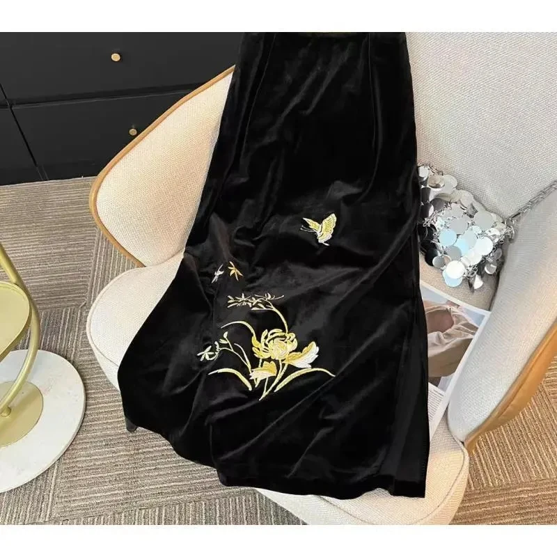 Chinese Embroidery Butterfly Skirt High-end Flower Velvet Midi Skirt Autumn Winter Black Elegant Skirt Slim Waist