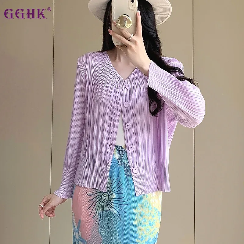 

Женская модная плиссированная куртка GGHK с V-образным вырезом и длинными рукавами, весенне-осенняя, на тонких пуговицах, свободная повседневная рубашка, одежда для отпуска