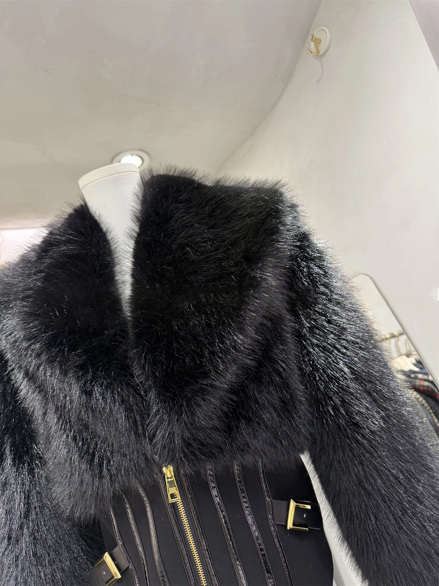 المرأة الخريف الشتاء شارع العليا فو الفراء المرقعة معطف سيدة الأسود فو الفراء رقيق مشد نمط الخصر النحيف قصيرة أبلى