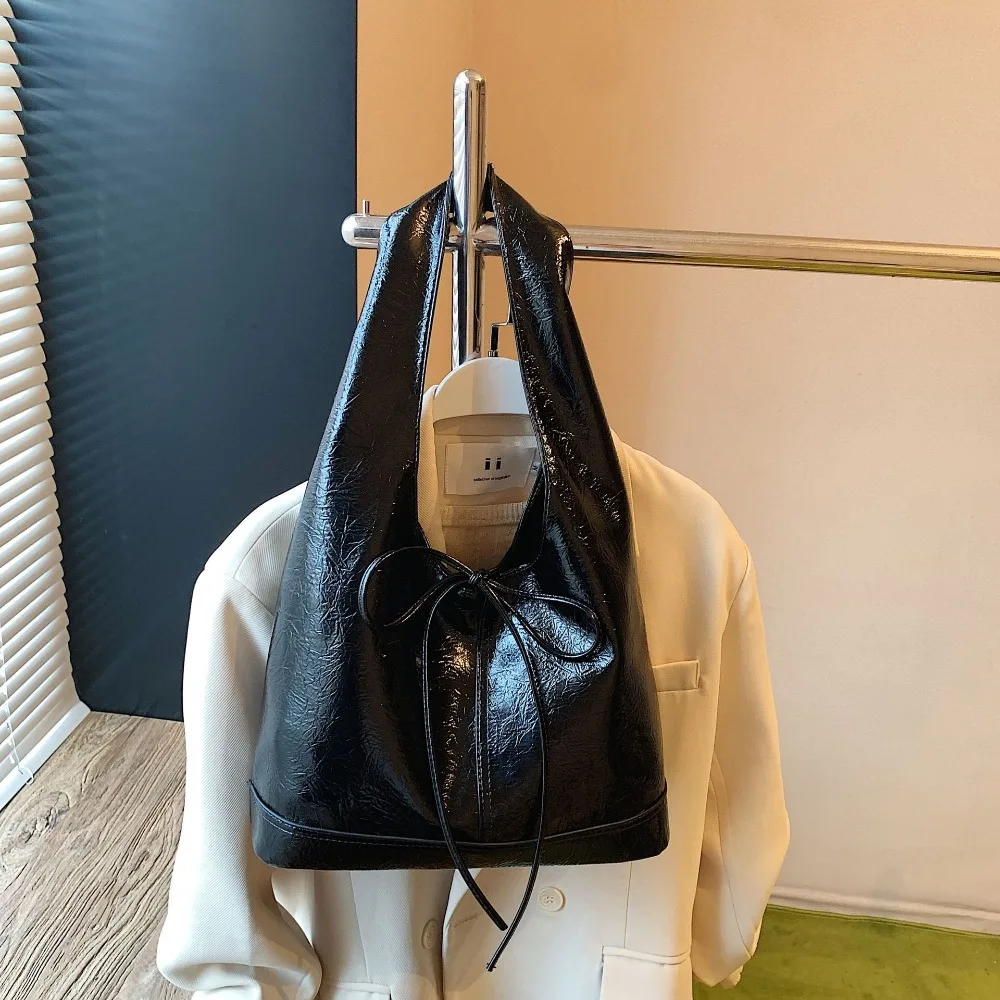 

New Deisgn Oil Wax Leather Tote Bag Korean Style Solid Color Bow Bucket Bag Large Capacity Sweet Commuting Shoulder Bag