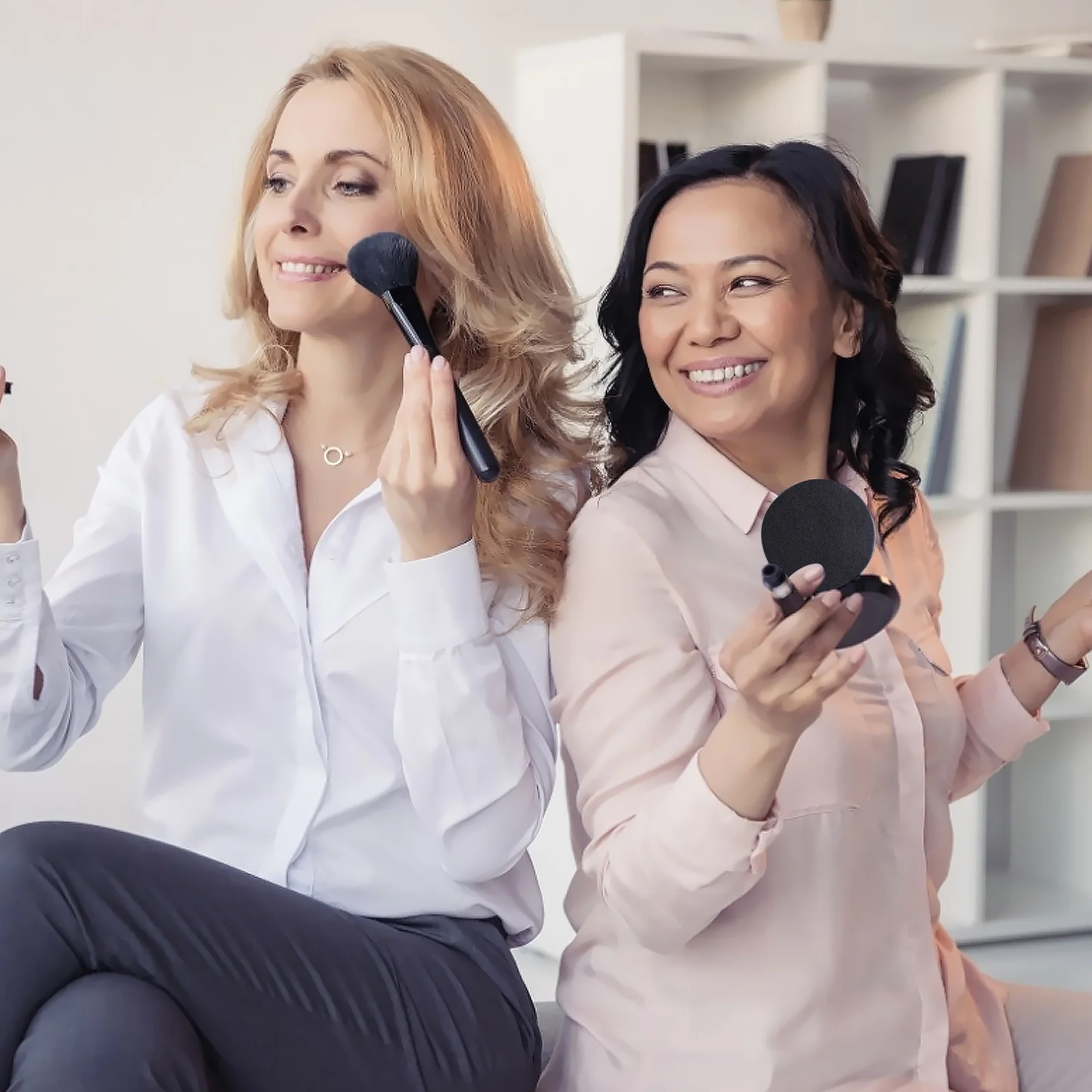 

2Pcs Mirror Kit Small Lightweight Dual Side Makeup Hand Mirror Elegant Portable Design for Wallet Bag Outdoor Use Daily