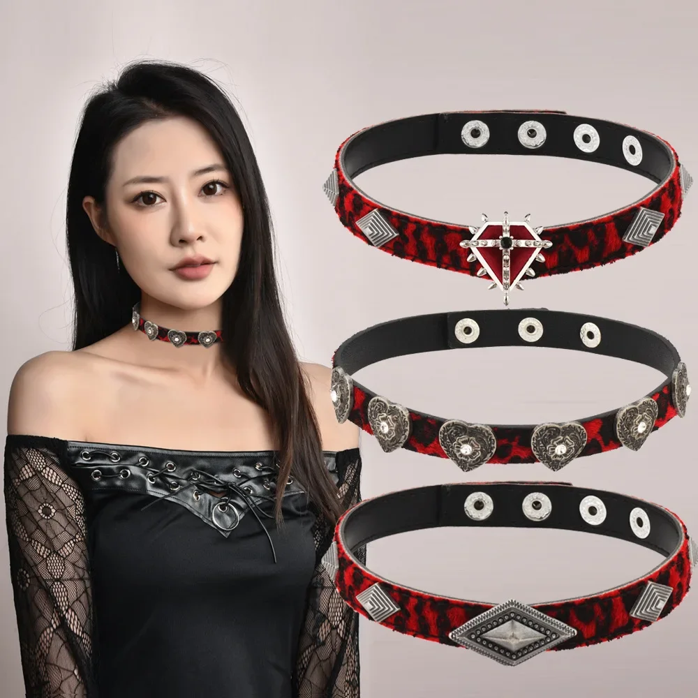 

996Embossed series necklaces, dark red leather, leopard print, diamond-shaped buttons, and unique choker necklaces with diamonds