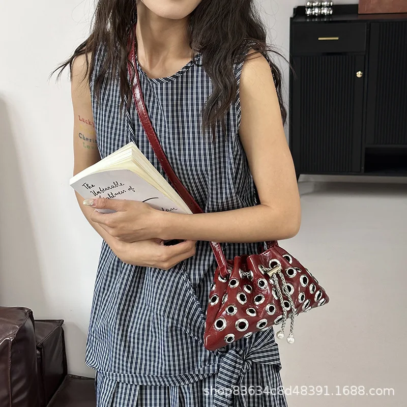 

2025 Trendy Women's Punk Crossbody Bag - Eye-catching Rivet Decorated Bucket Tote with Adjustable Strap for Weekend Outings