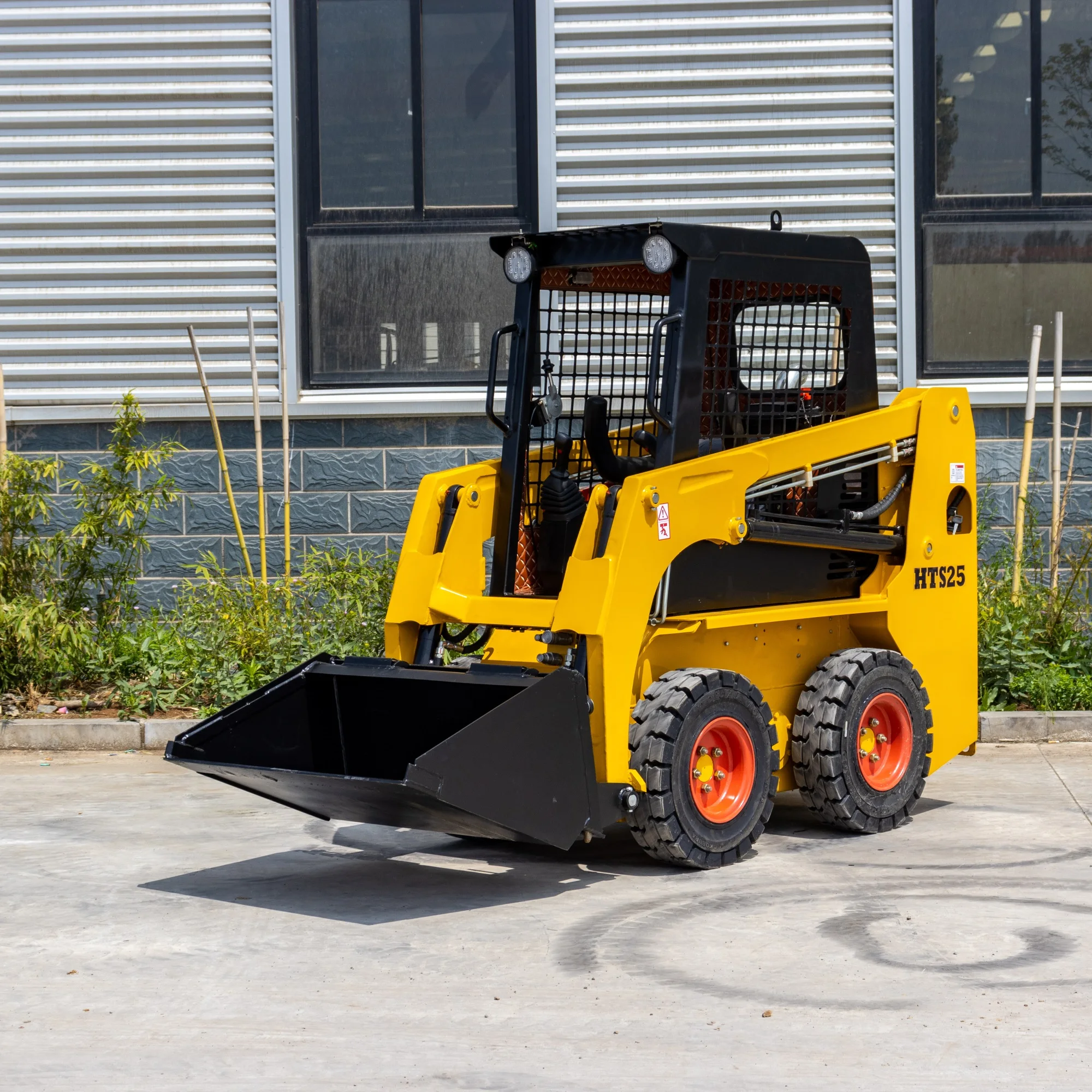 جرافة انزلاقية محرك كوبوتا ديزل مع جرافة انزلاقية أوروبية ذات 5 مسارات EPA/أوروبية