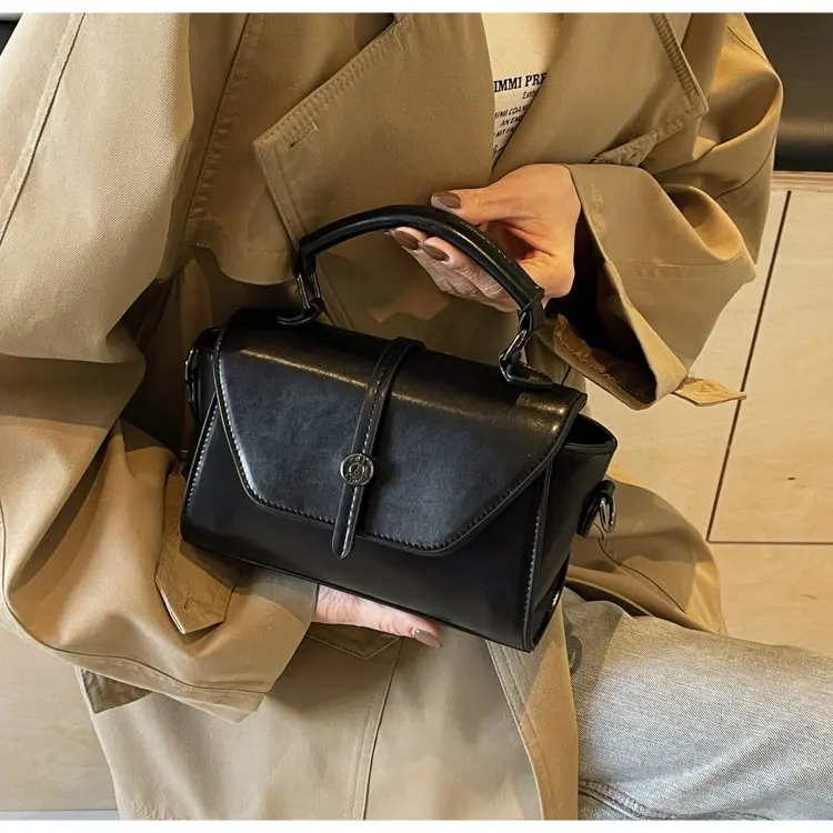 

2026 New High-end Women's Bag Versatile Retro Personalized Shoulder Messenger Bag Trendy Portable Small Square Bag