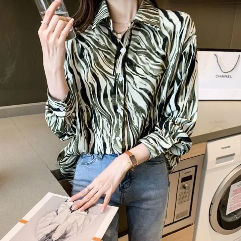 Autumn 2024 New Casual Korean Buttons Turn-down Collar Long Sleeve Blouse Femme Fashion Printing Women\'s Shirt Office Lady Tops