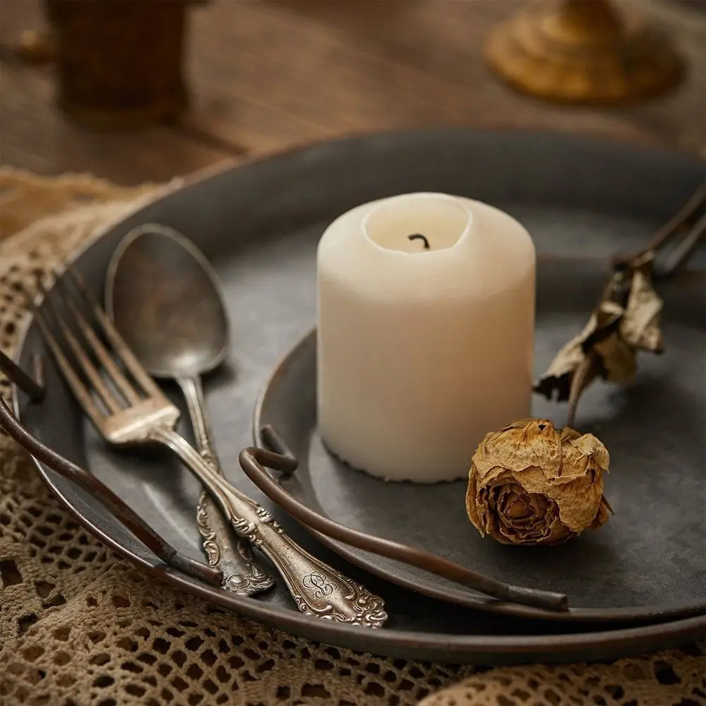 2 أحجام الرجعية لوحة معدنية صواني مستديرة مع مقبض جولة المطاوع خمر تخزين الخبز تخدم صينية يدويا ديكور المنزل