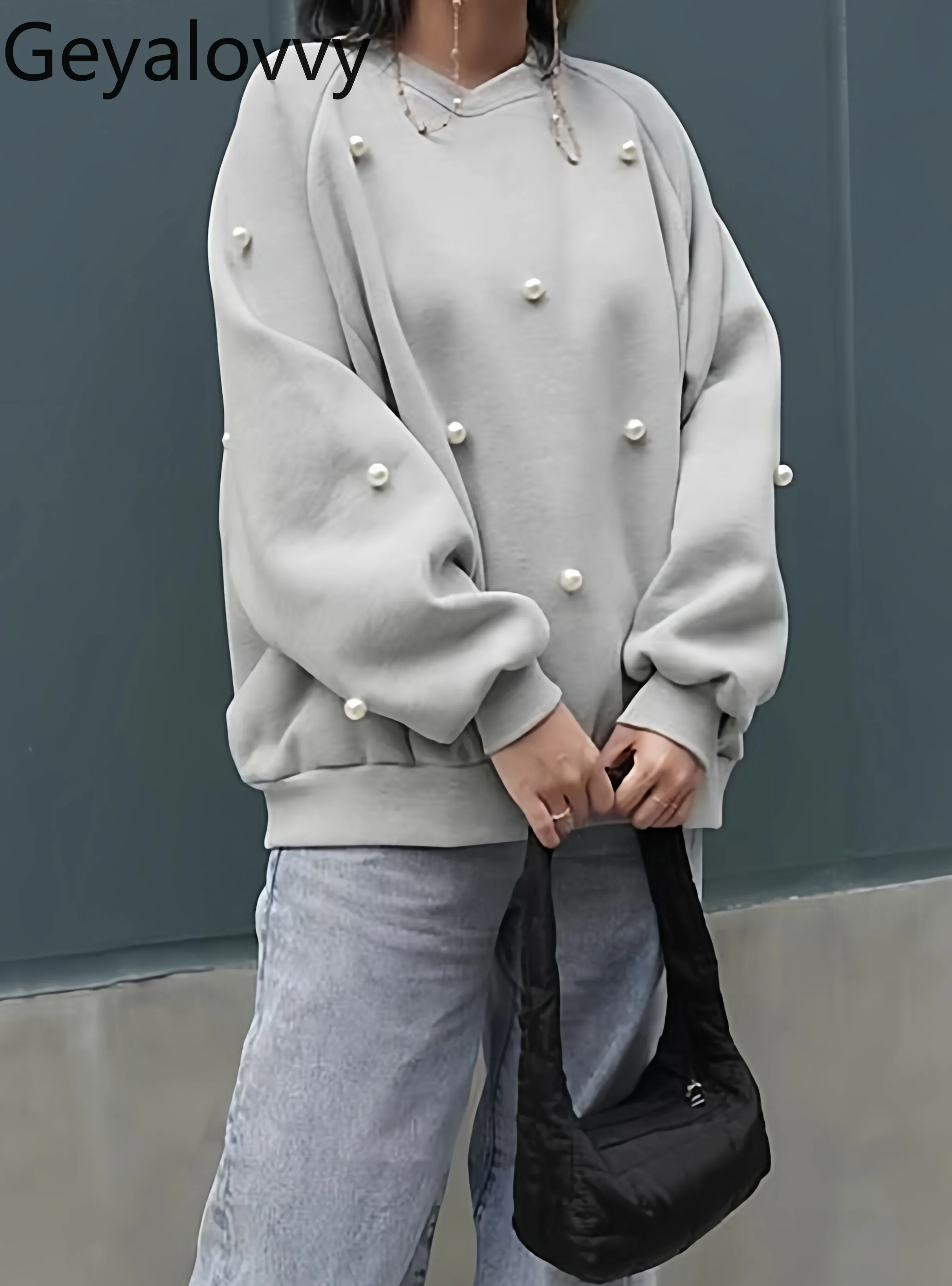 2026 New Japanese Style Casual Long Sleeve Top Sweet Pearl Decorated Round Neck Pullover Loose Fit Fleece Sweatshirt Women