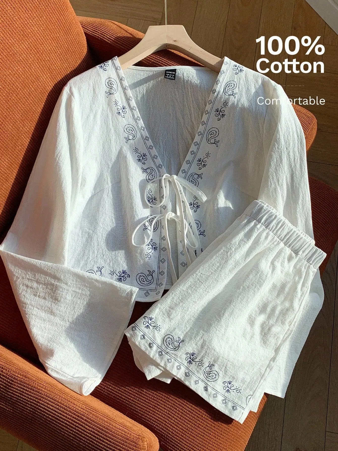 

Женский комплект из белого хлопкового топа с вышивкой в стиле бохо и шорт с завязками спереди