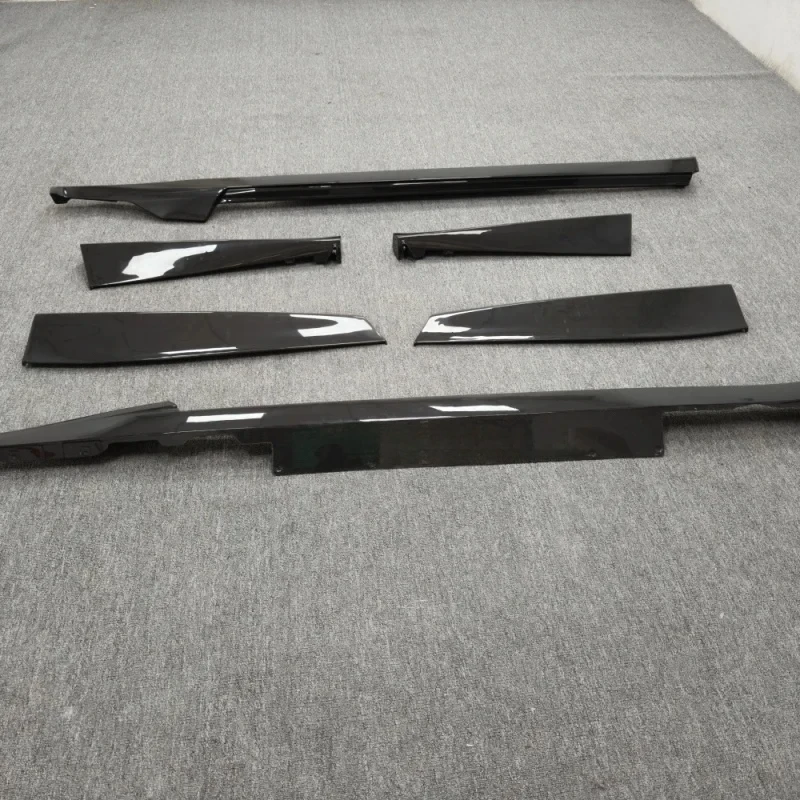 

High Quality Dry Carbon Fiber Side Skirts for Purosangue FUV