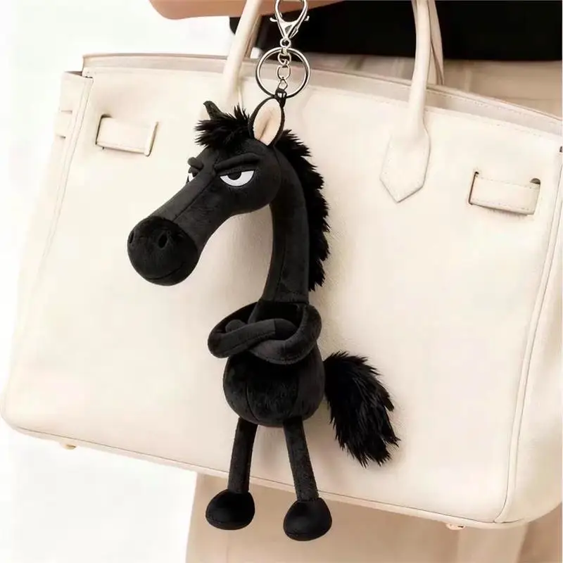 Porte-clés cheval noir en peluche, pendentif de sac à dos, décoration année du cheval, cadeaux du nouvel an pour garçons et filles, 1 pièce