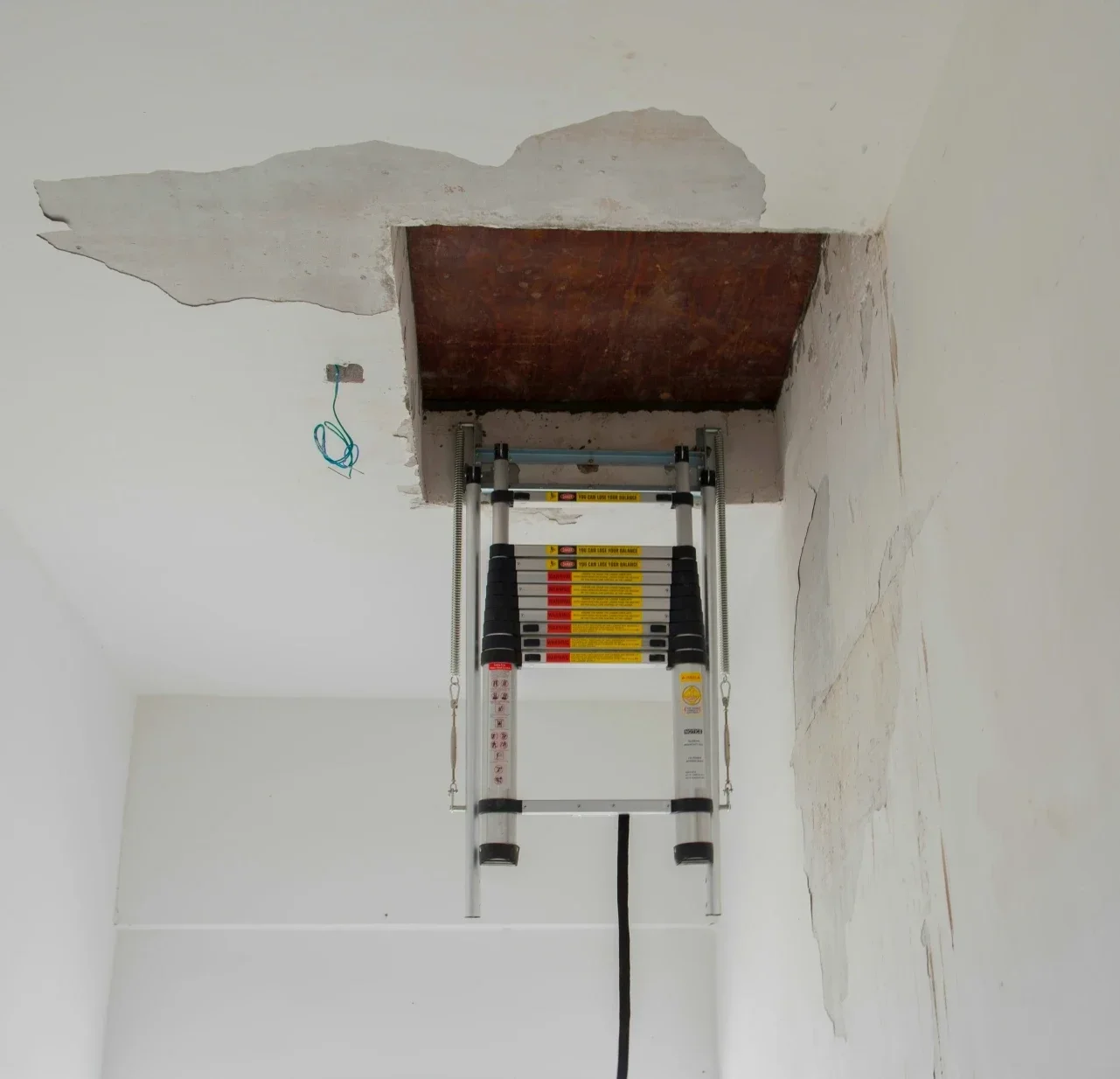 Adjustable Telescopic Attic Ladder Aluminum Material Loft Ladder for Home Using