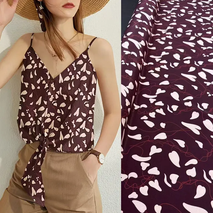 

Бордовая ткань из шелкового стрейч-крепдешина с принтом в виде розовых сердец, материал из тутового шелка для платьев, ширина 140 см, для блузок