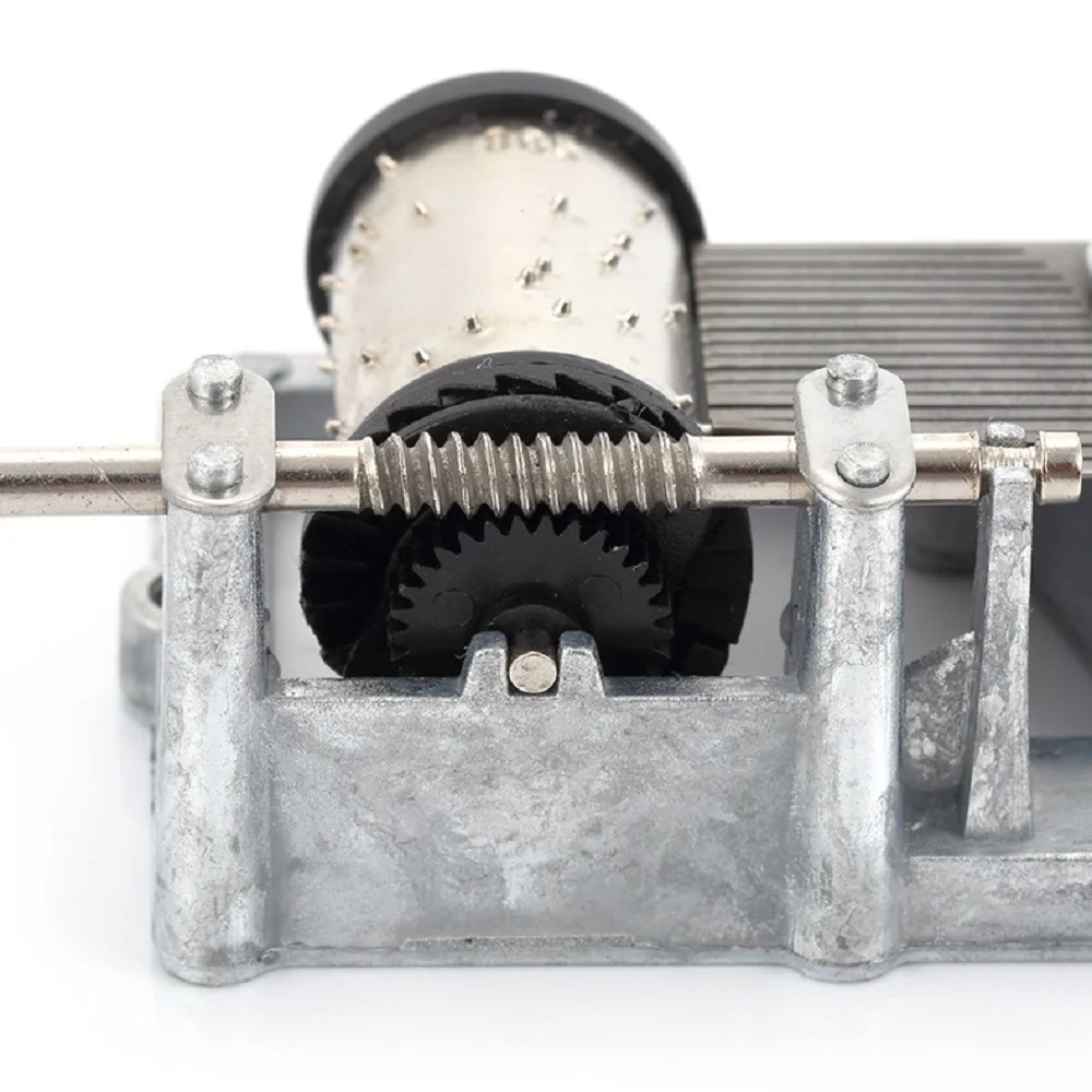 صندوق تشغيل الموسيقى الصغير الذي يمكنك صنعه بنفسك - هدية عيد الميلاد المزخرفة المصنوعة يدويًا مع الموسيقى المتاحة