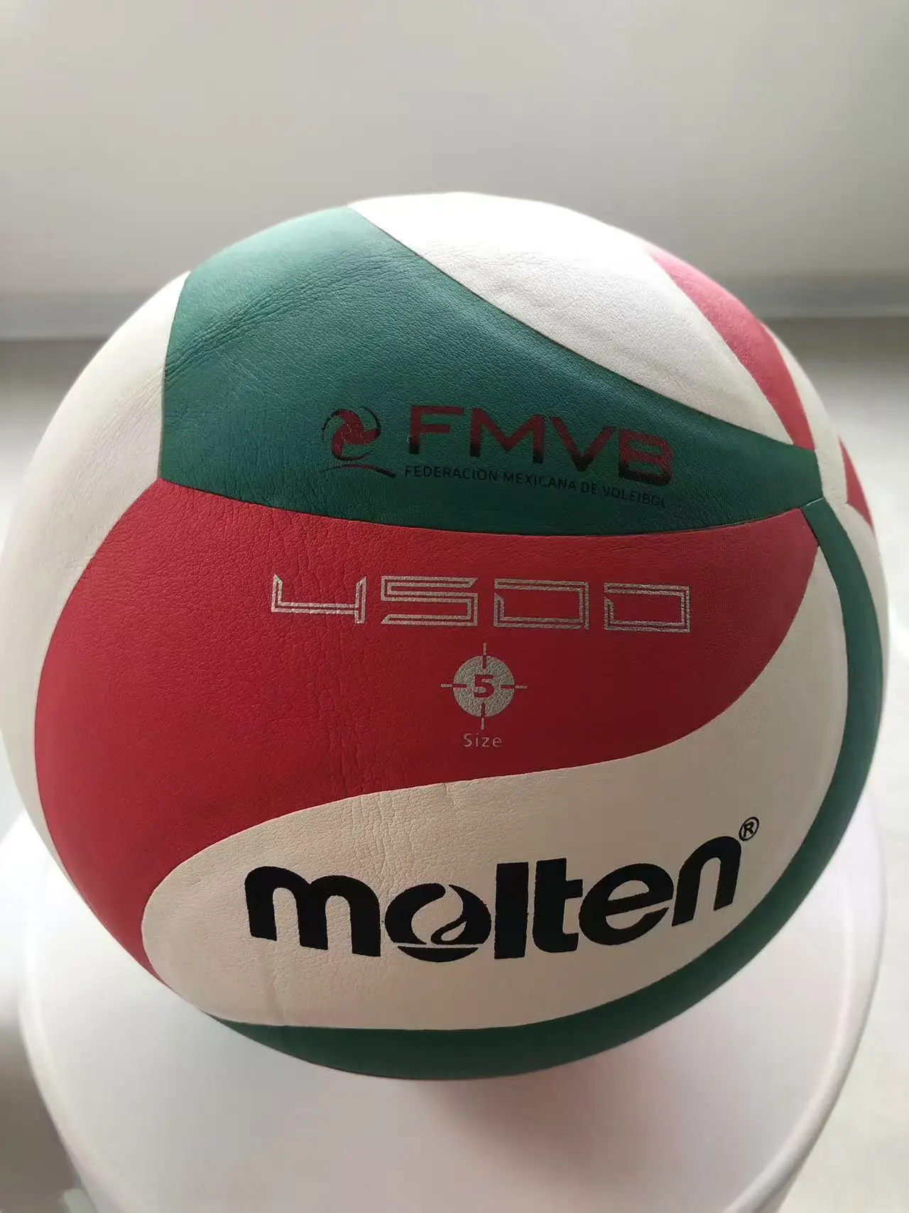 Thumbnail 3 - #12 Volleyballs Comparison Guide