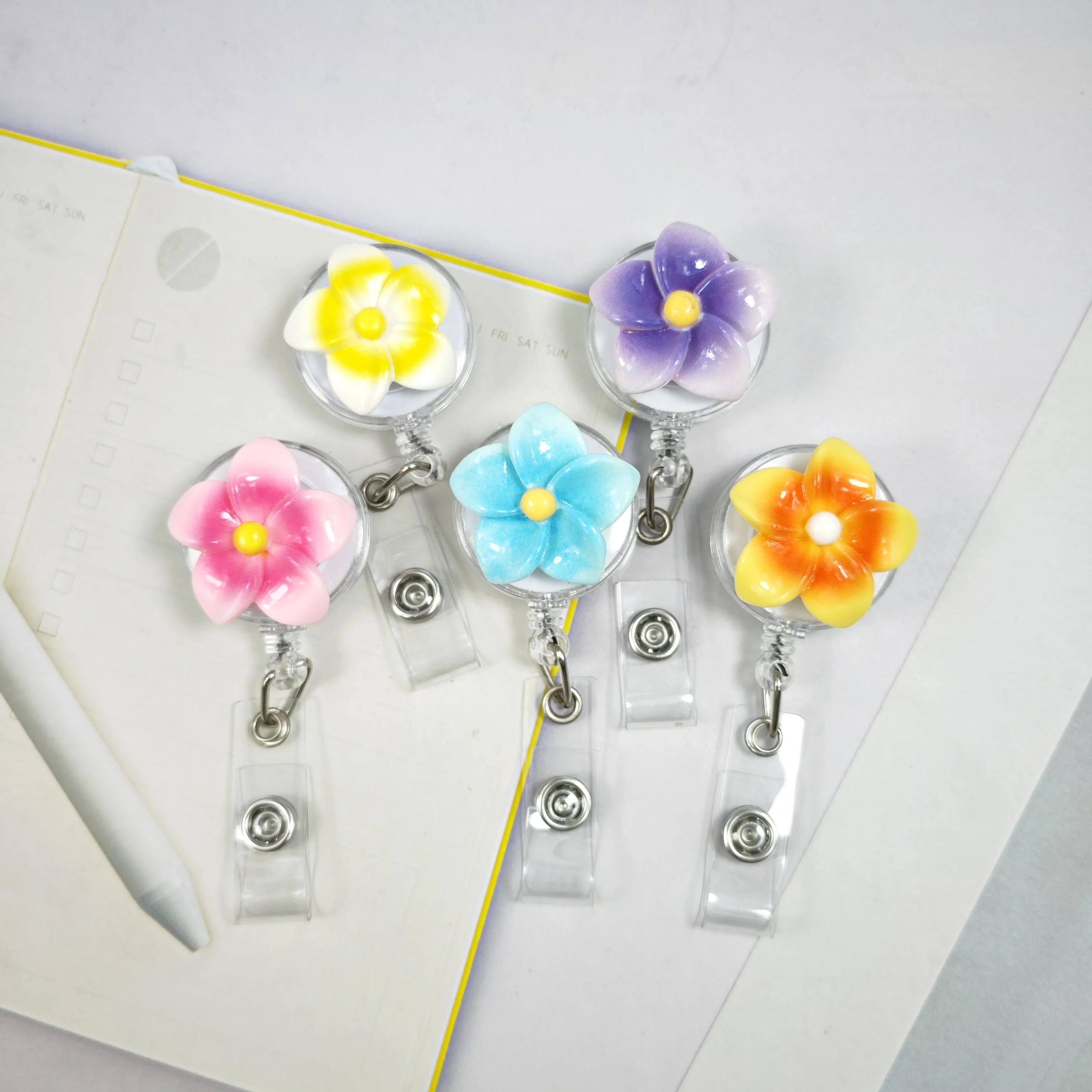 Cute Multi-Color Frangiophil Knot Telescopic Buckle Resin Lanyard Clip Name Tag Buckle for Fashion Accessories