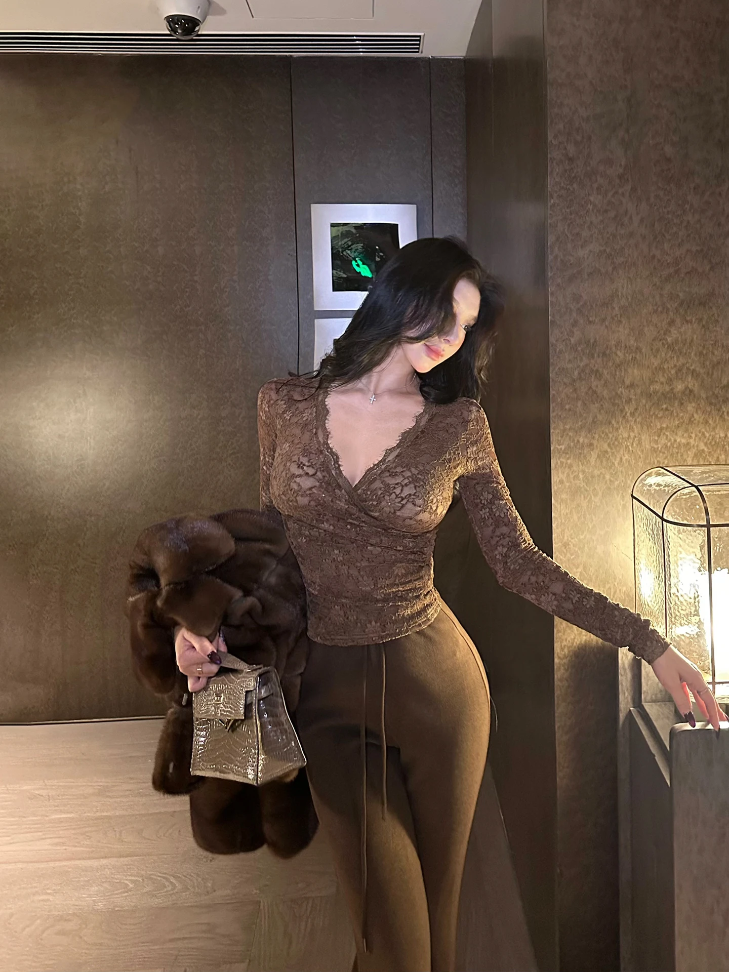 

Sexy Slim Fit Long Sve V-Ne Lace Base irt Pleated Waist Control Cross Design Daily Wear Breathable Polyester Blend