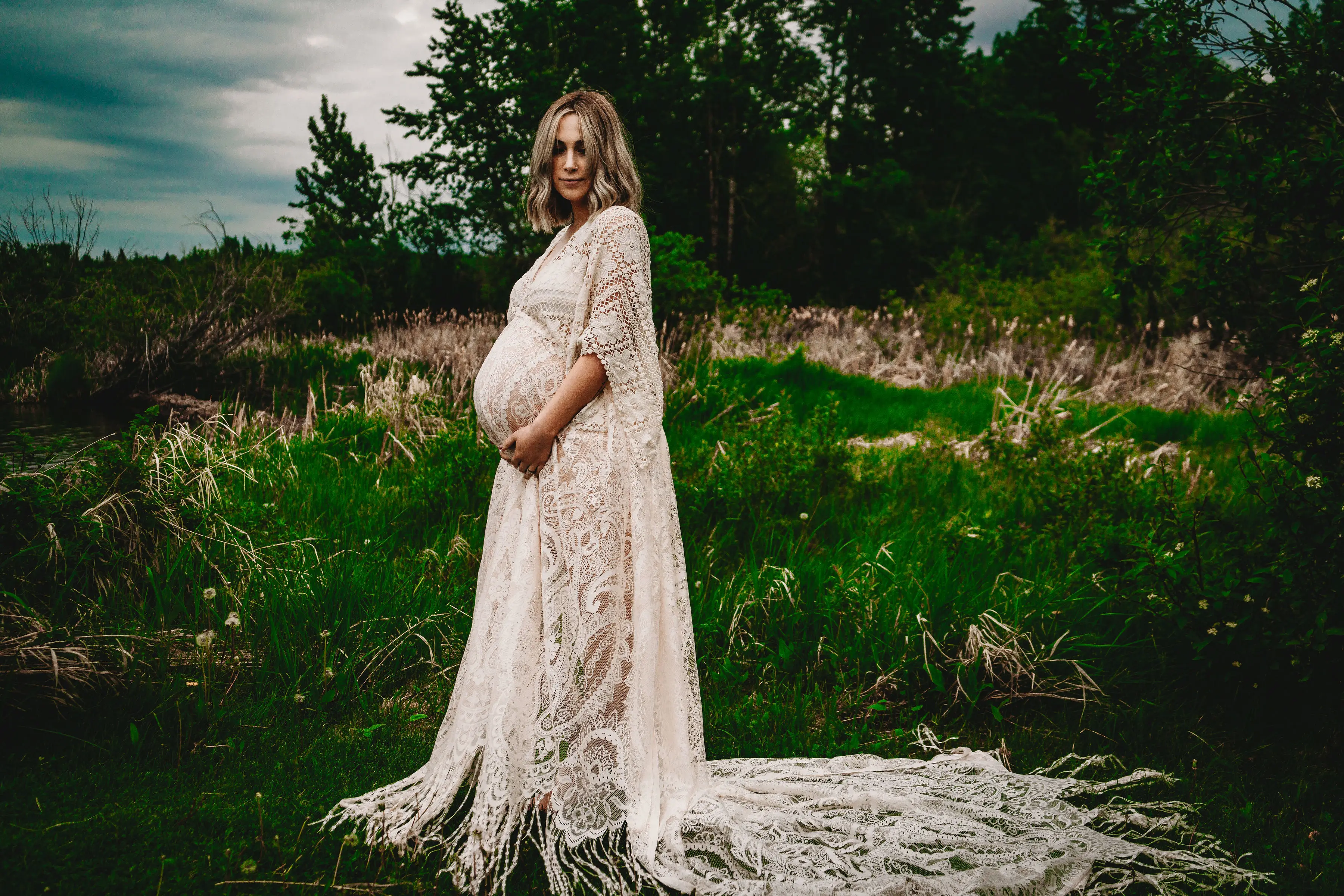 Don&Judy Deep V-Neck Lace Maternity Dress with Cascading Fringe Lightweight Stretch Fabric for Comfortable Photography Dresses