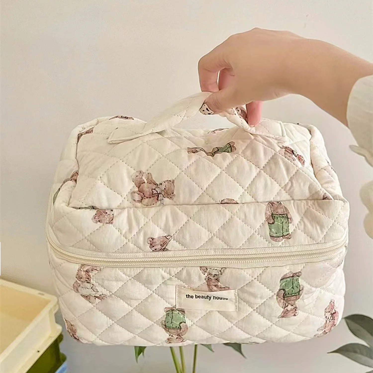 Cute Carton Bear Makeup Storage Bag Travel Cosmetic Tulip Pouch Toiletry Organizer Portable Large Capacity Storage Bag for Women