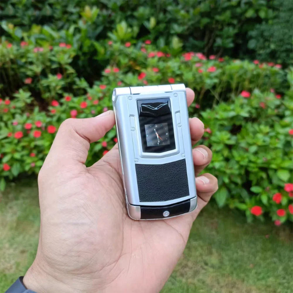 V77 Ayxta GSM CellPhone 2.4inches MTK Dual SIM Dual Standby Flashlight Music Player Bluetooth Flip Mobile Phone