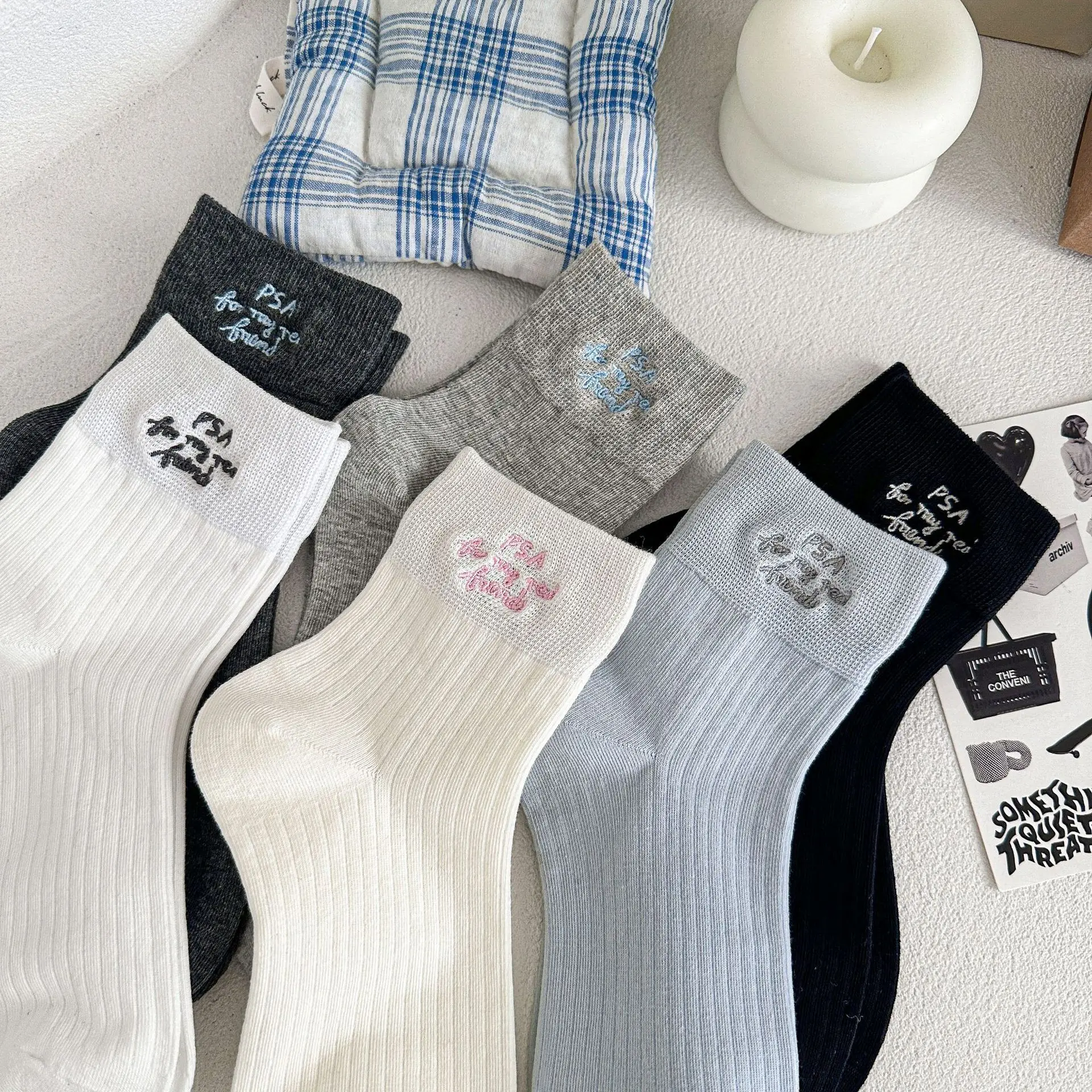 

5 Pairs Women's Socks Breathable Sweat Absorbing Cotton Socks Set Korean Letter Embroidery Simple Sweet Versatile Mid Tube Socks