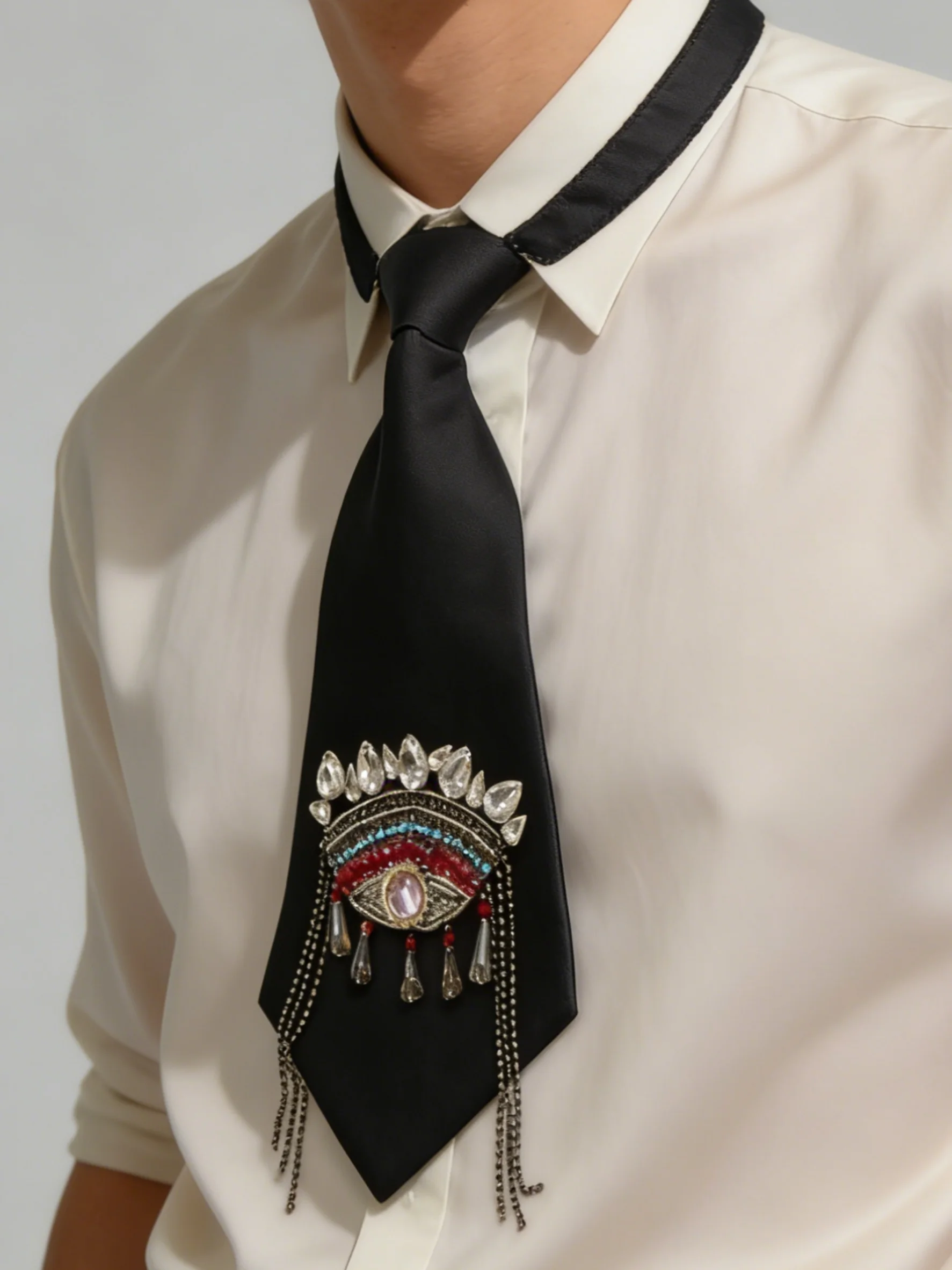 

Unique Devil's Eye Rhinestone Fake Tie, No-Tie Lazy Bow Tie, Stylish Accessory for Suits and Shirts