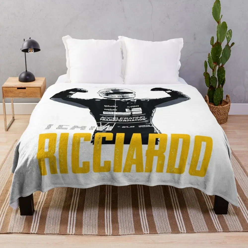 

Ricciardo Helmet Classic Throw Blanket Soft Plush Plaid Fashion Sofas Flannels Thermal Blankets