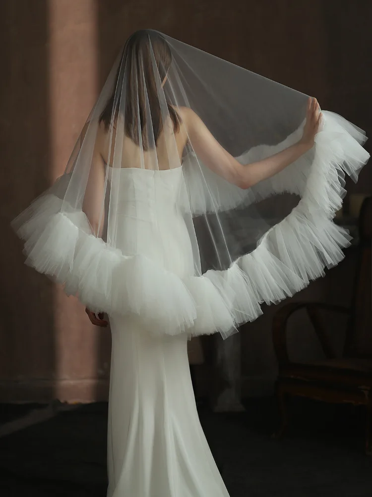 

Romantic Short Wedding Veil Ruffled Edge Fluffy Bridal Veil Without Comb White Black Bride Veils Wedding Accessories