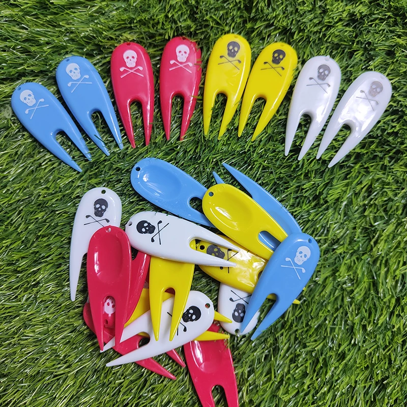 4PC Plastic Golf Ball Divot Tool Golf Pitch Fork Putting Green Repair Kit Golfer Training Accessories figure with skull 