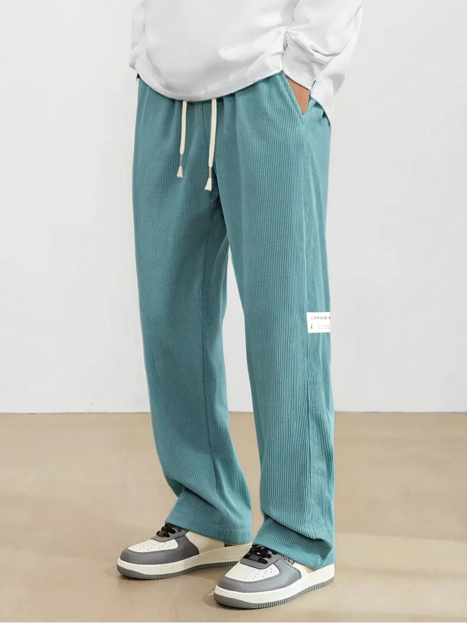 Calça masculina de veludo cotelê com perna reta com cordão na cintura, bolsos e design de logotipo – elástica, ajuste casual para uso diário, Spri