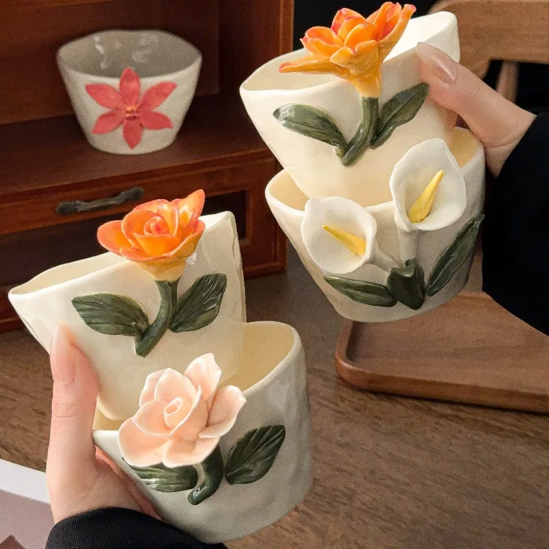 Tasse à café en céramique 3D créative motif rose lys, tasse à thé en porcelaine exquise, mug floral artistique irrégulier, tasse à eau décorative pour couple