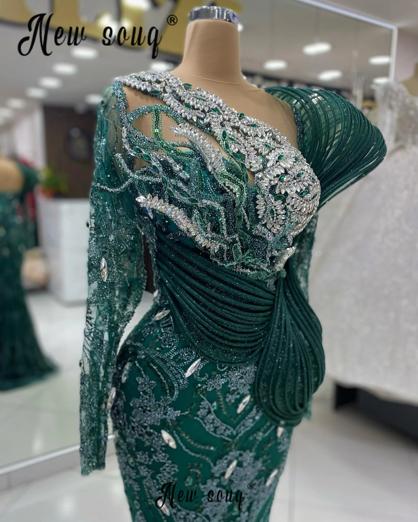 Sparkling Drak Green Plus Size Wedding Dinner Gowns Heavy Beaded Covered Long Sleeve Mermaid Formal Prom Party Gowns Dubai 2024