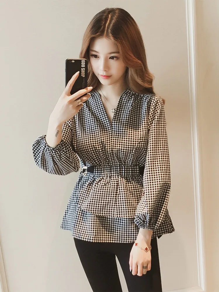 

Весенняя женская мягкая футболка в клетку с V-образным вырезом, модная, с длинными рукавами-фонариками, приталенная, для студентов