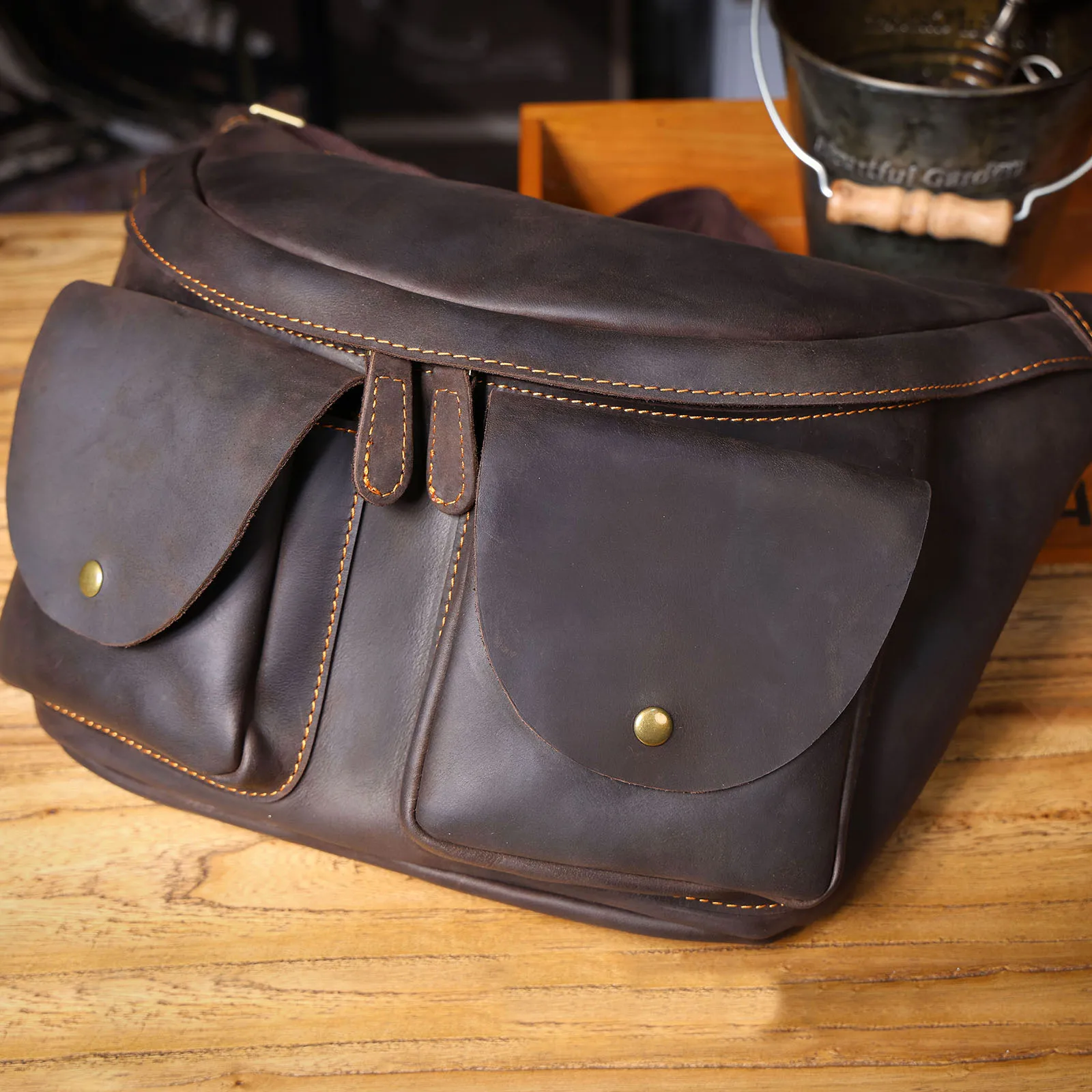 S.WORKER Vintage Vollnarbenleder Brusttasche Langlebige Große Kapazität Herren Umhängetasche Crossbody-Tasche für Männer – Detail 10