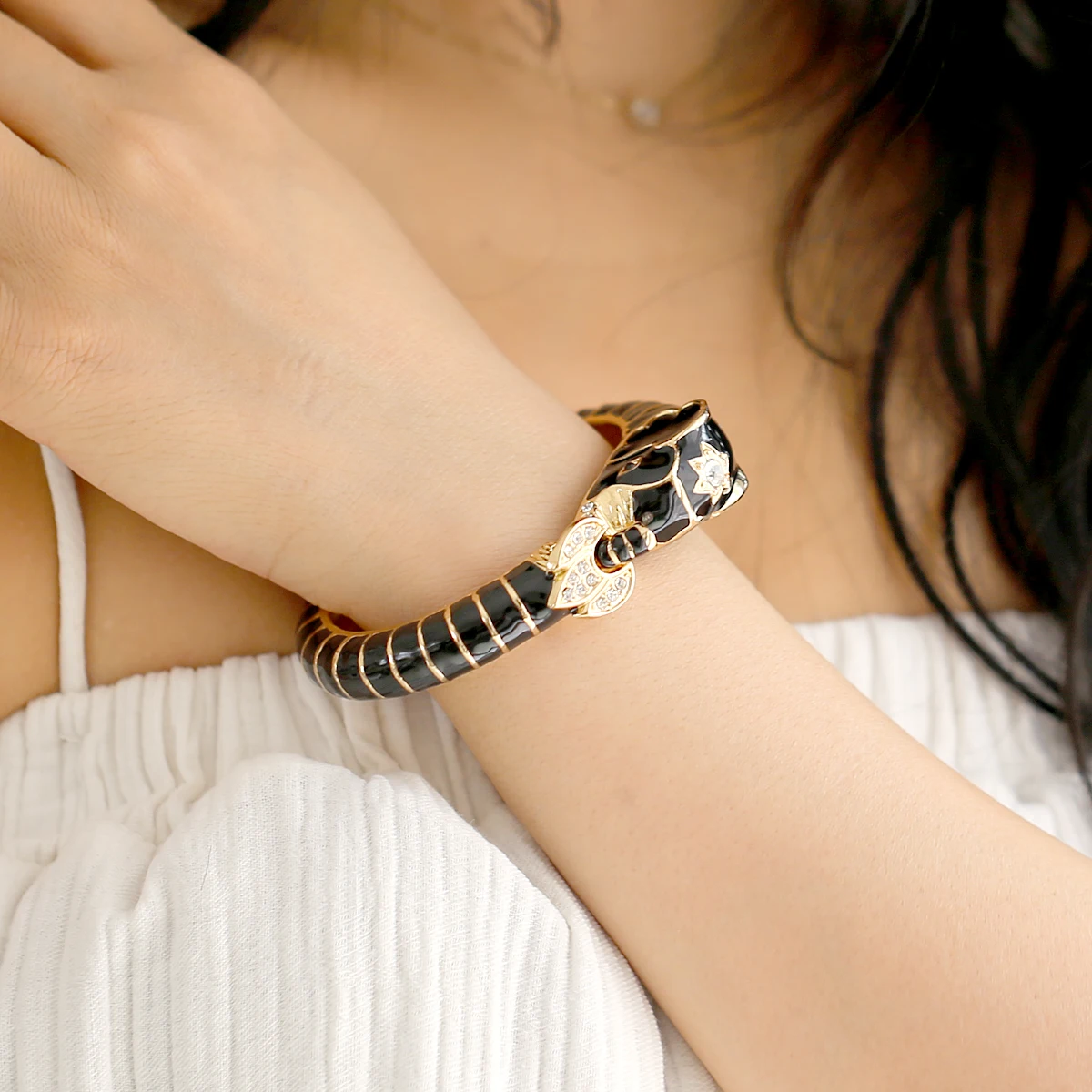 New Animal Style Elephant Statement Bangle Bracelet for Women Inlaid Rhinestone Enamel Cuff Bangle 8 Colors Party Jewelry