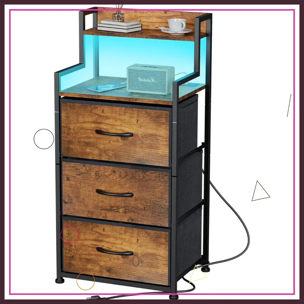 

Высокая тумбочка со светодиодной подсветкой и зарядной станцией, 3 тканевых ящика, полка для хранения, USB-розетки для спальни, общежития