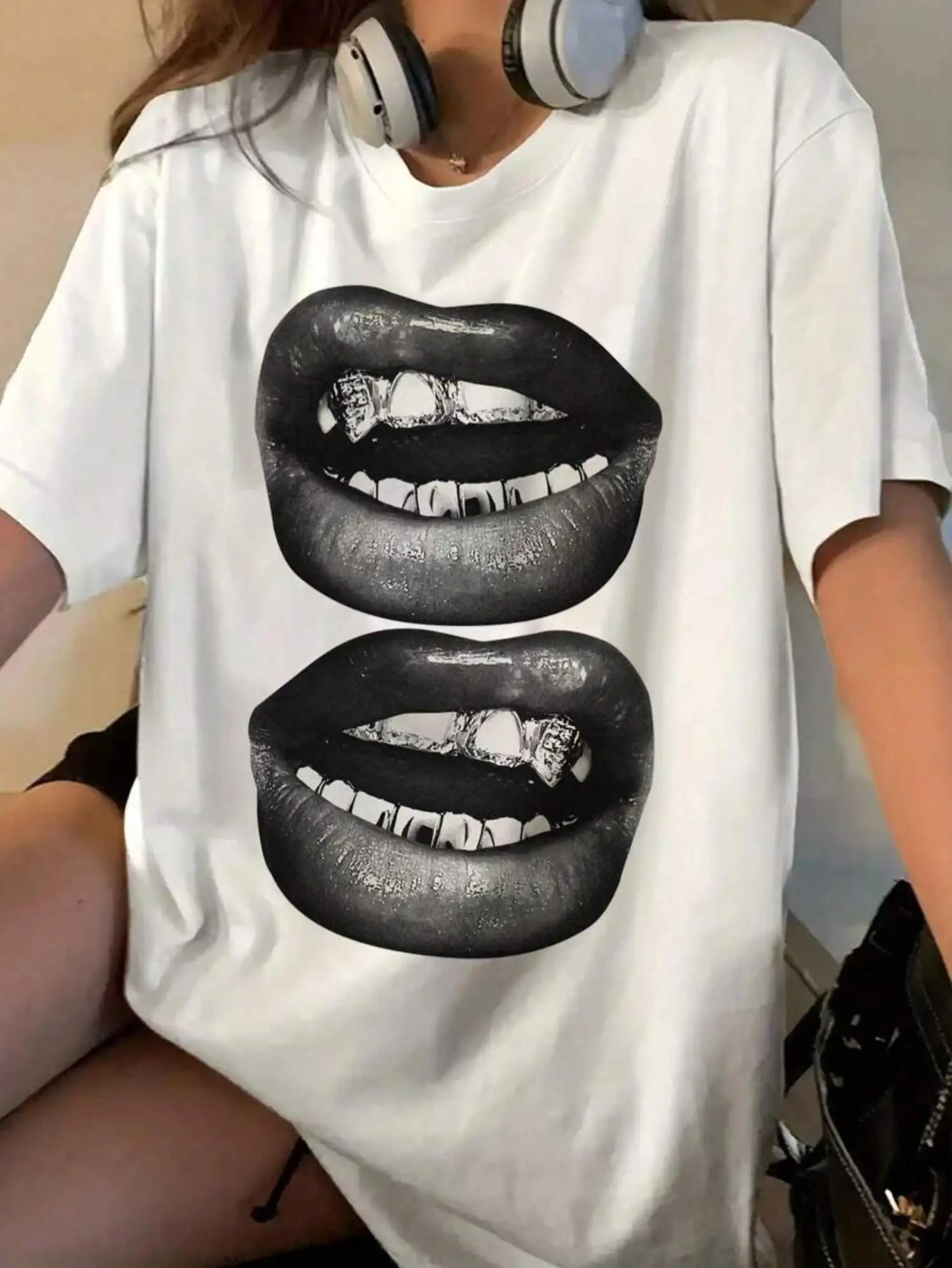 Abstract Big Mouth Pattern Printed Women's T-shirt Short sleeved Summer Fashion Casual Comfortable T-shirt Short sleeved Top