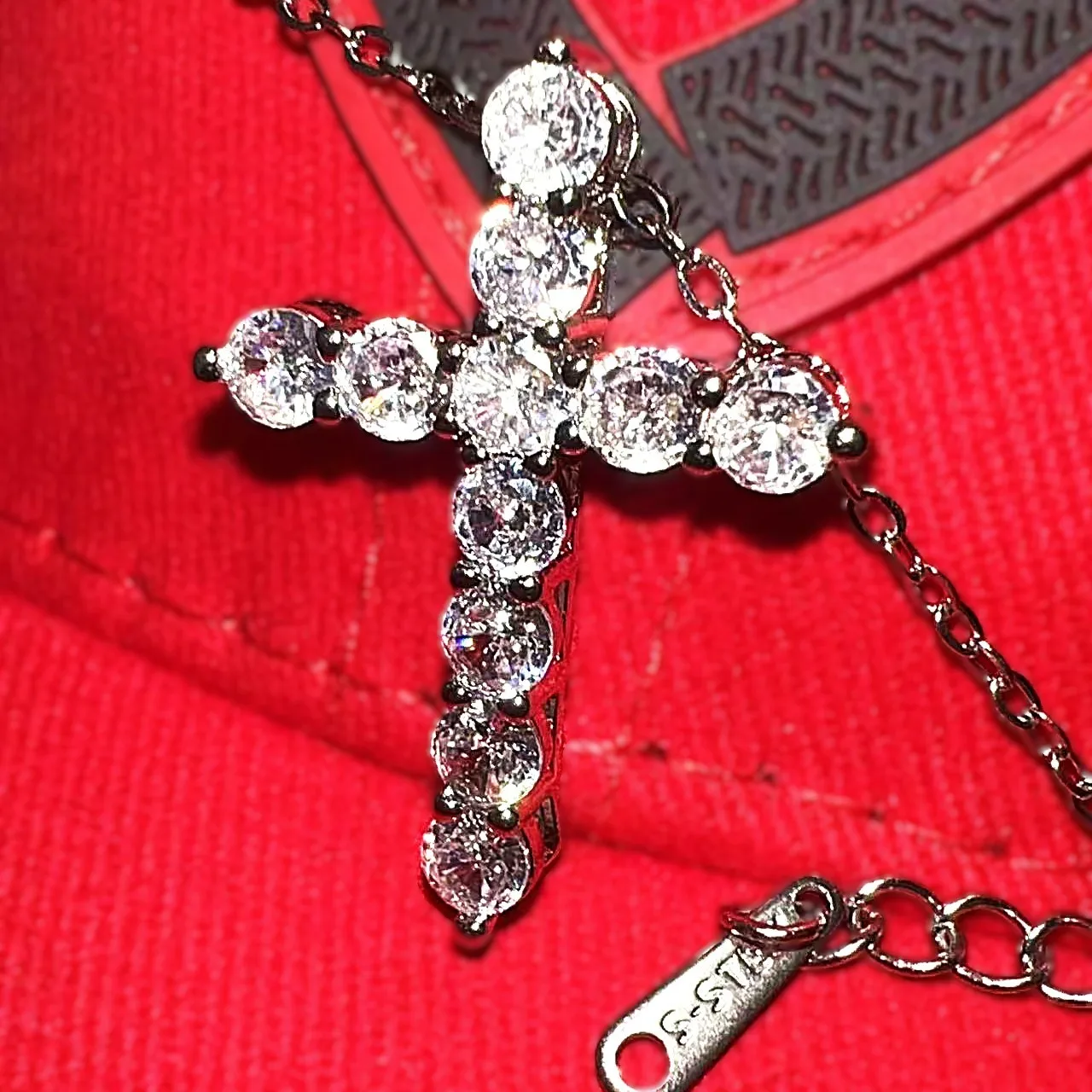 

Latin Cross Full Diamond Necklace Titanium Steel Light Luxury Inlaid Diamond Collarbone Chain Simple Versatile Choker