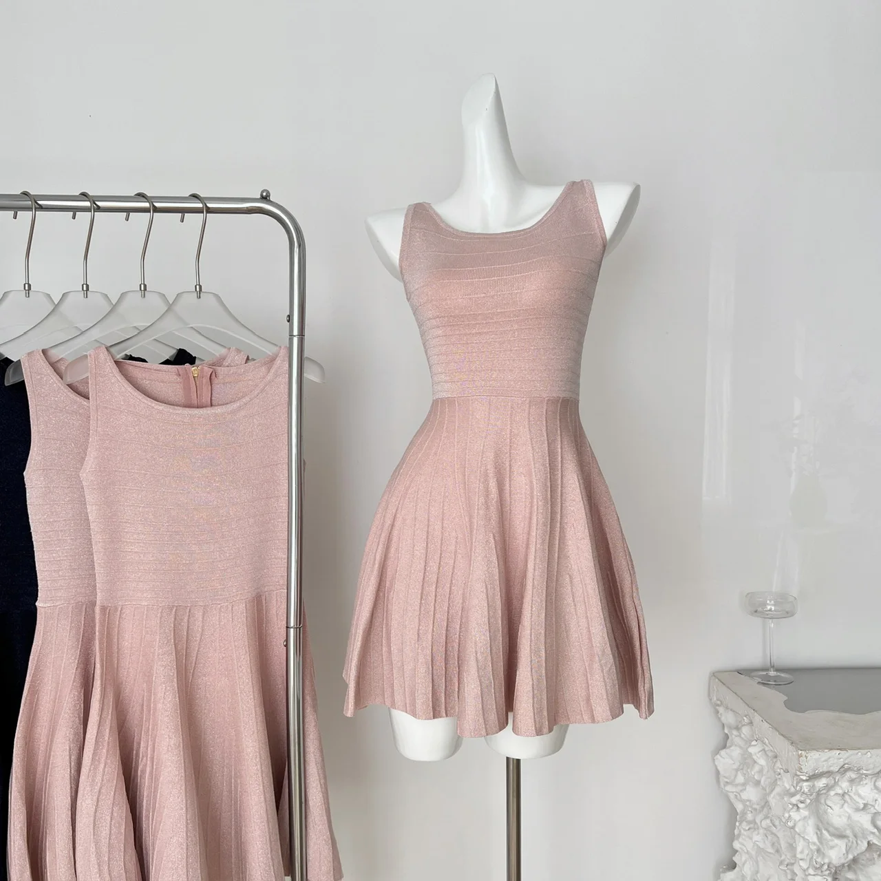 

Elegant Metallic Knit Dress - Summer Sleeveless High Waist Pleated Bodycon Mini Dress for Women (Pink/Black)