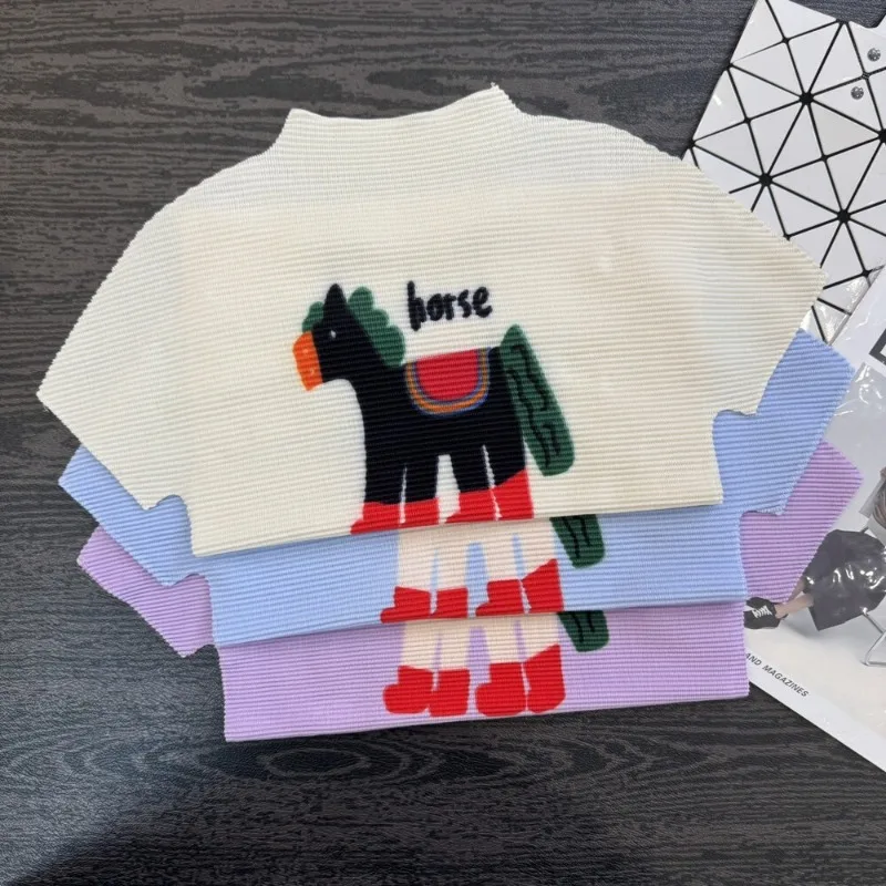 T-shirt plissé Miyake à imprimé poney, manches courtes, nouvelle collection été, haut décontracté simple à motif grain de maïs, vêtement léger et extensible pour femme