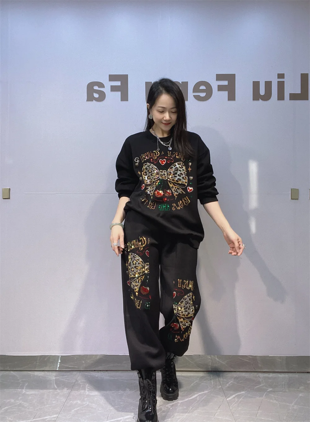 Set Sportivo da Donna Primavera-Autunno con Felpa a Collo Tondo e Maniche Lunghe, Pantaloni Jogger e Strass