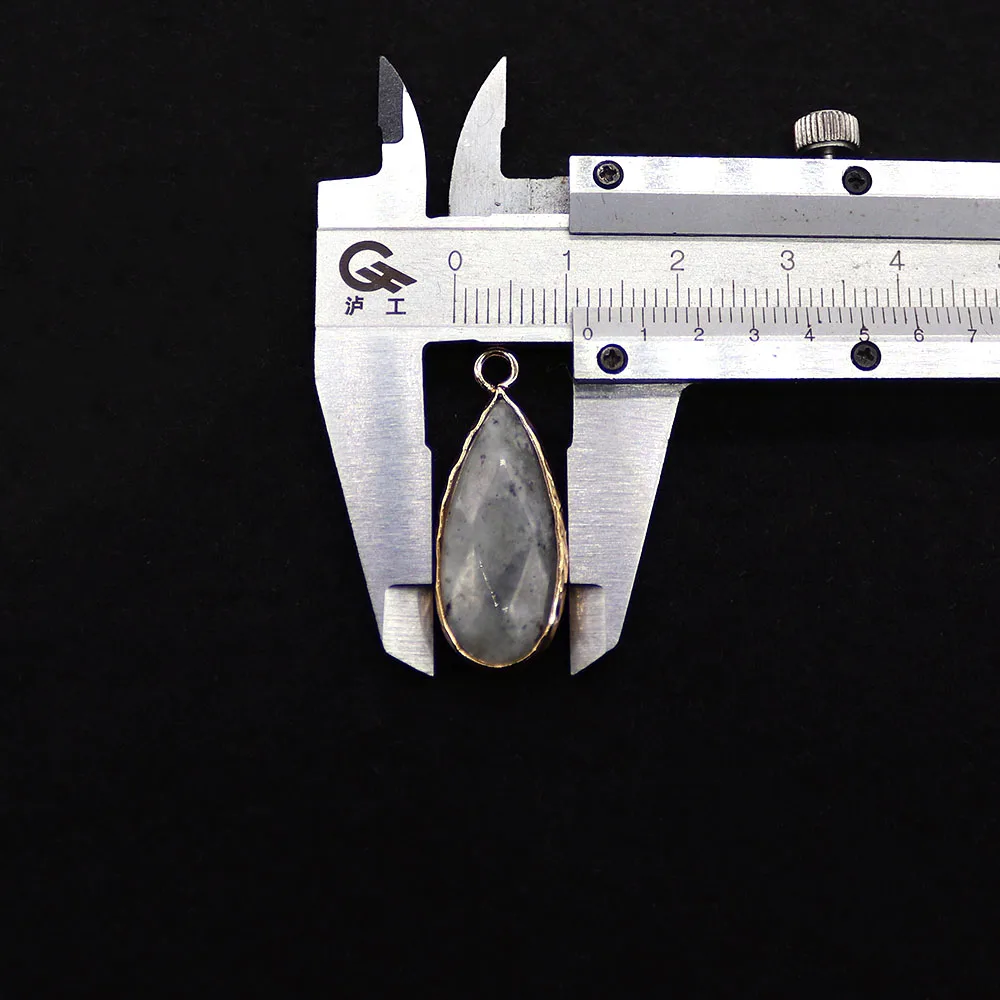 

Изысканный простой кулон из натурального полированного граненого кристалла лазурита в форме капли с обработанным краем и одним отверстием, аксессуар для DIY