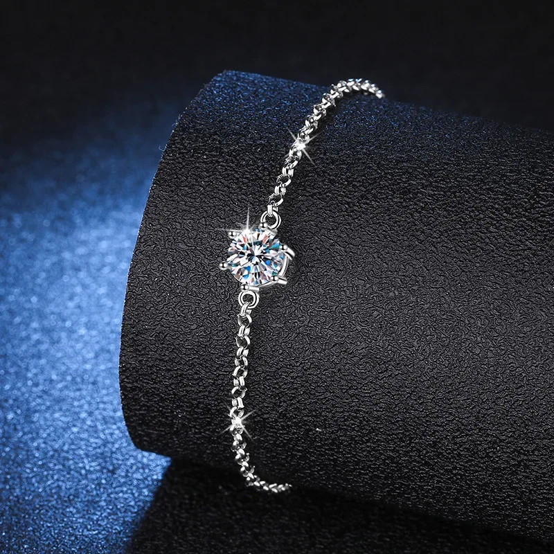 18K gold moissanite six-claw inlaid diamond bracelet plated with PT950 platinum , in style, light luxury, fashionable and simple